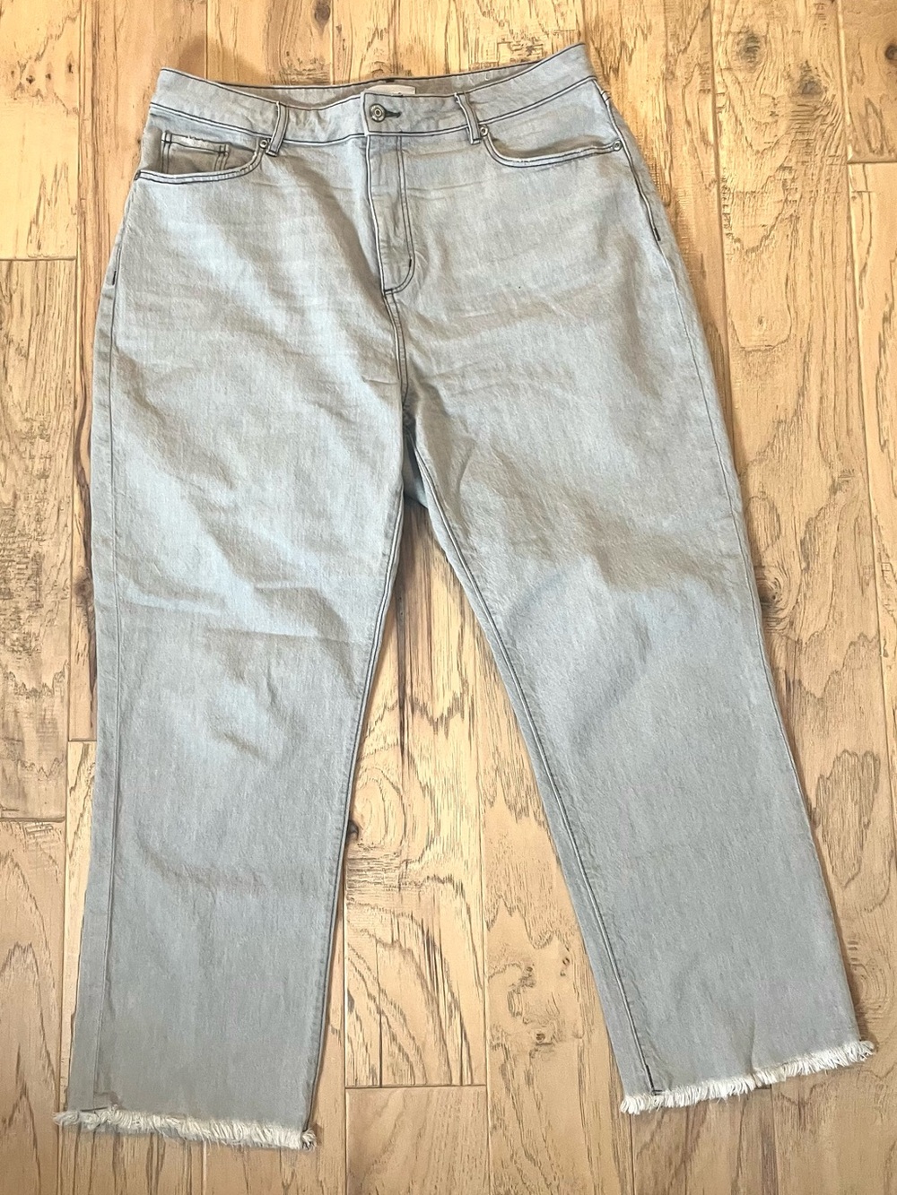 LOFT Light Grey Straight Curvy Crop Jeans, size 31